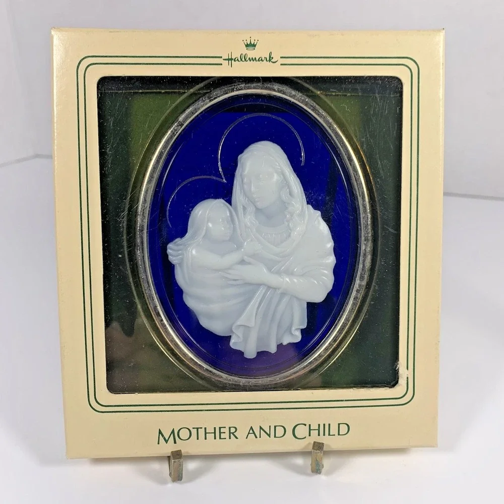 Hallmark 1983 Vintage‎ Keepsake Ornament Mother and Child acrylic cameo